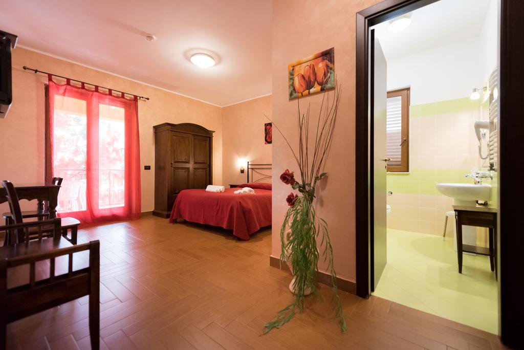 Valle Himara Guest House Piana Degli Albanesi Eksteriør bilde
